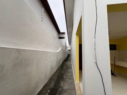 Casa à venda com 3 quartos, sendo 1 suíte no bairro Jardim Tavares em Campina Grande