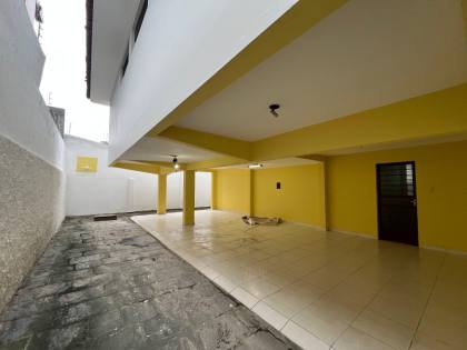 Casa à venda com 3 quartos, sendo 1 suíte no bairro Jardim Tavares em Campina Grande