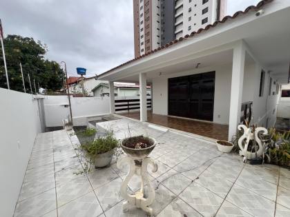 Casa à venda com 3 quartos, sendo 1 suíte no bairro Jardim Tavares em Campina Grande