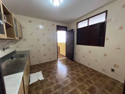 Casa à venda com 3 quartos, sendo 1 suíte no bairro Jardim Tavares em Campina Grande