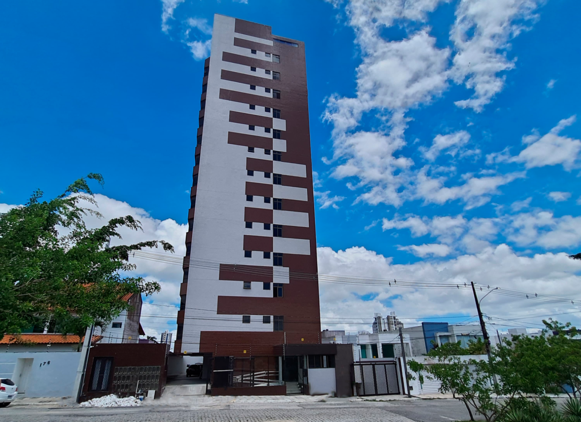 Cobertura para locação com 5 suítes no bairro Mirante em Campina Grande