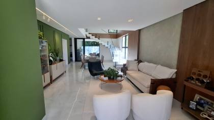 Casa à venda em condomínio fechado, com 3 suíte e escritório, em Campina Grande