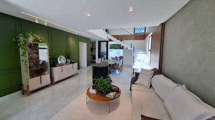 Casa à venda em condomínio fechado, com 3 suíte e escritório, em Campina Grande