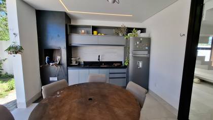 Casa à venda em condomínio fechado, com 3 suíte e escritório, em Campina Grande