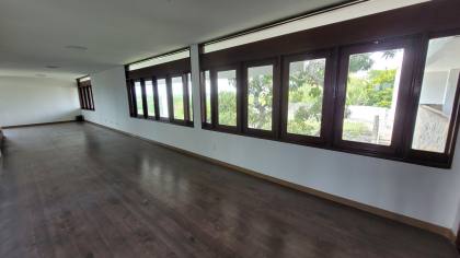 Casa à venda em condomínio fechado, com 3 suíte e escritório, em Campina Grande