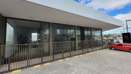 Lojas de 60m² disponíveis para locação na Av. Manoel Tavares, em Campina Grande