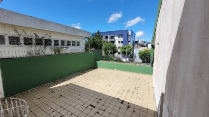 Casa à venda com 4 quartos, sendo 1 suíte, no bairro Alto Branco em Campina Grande