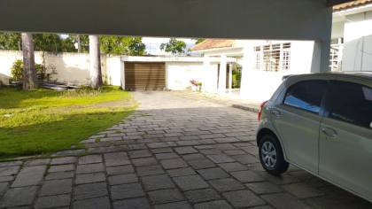 Casa para locação, residencial ou comercial, com 6 quartos, sendo 3 suítes no bairro Catolé em Campina Grande