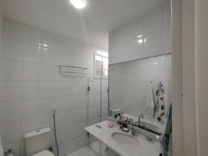 Casa para locação, residencial ou comercial, com 6 quartos, sendo 3 suítes no bairro Catolé em Campina Grande