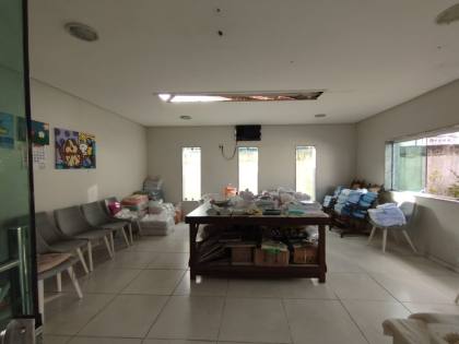 Casa para locação, residencial ou comercial, com 6 quartos, sendo 3 suítes no bairro Catolé em Campina Grande