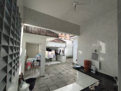 Casa para locação, residencial ou comercial, com 6 quartos, sendo 3 suítes no bairro Catolé em Campina Grande