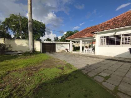 Casa para locação, residencial ou comercial, com 6 quartos, sendo 3 suítes no bairro Catolé em Campina Grande