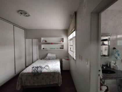 Casa para locação, residencial ou comercial, com 6 quartos, sendo 3 suítes no bairro Catolé em Campina Grande