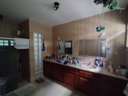 Casa para locação, residencial ou comercial, com 6 quartos, sendo 3 suítes no bairro Catolé em Campina Grande