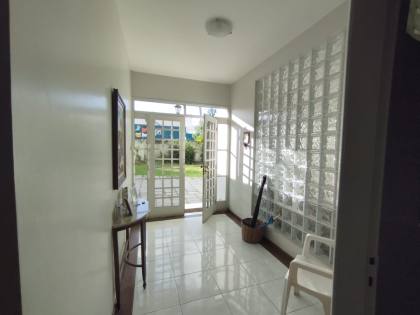 Casa para locação, residencial ou comercial, com 6 quartos, sendo 3 suítes no bairro Catolé em Campina Grande