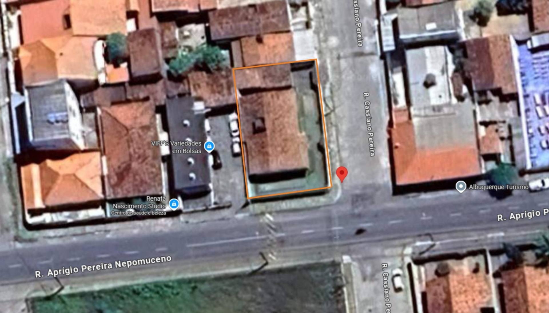 Casa com terreno grande à venda com 3 quartos, sendo 1 suíte no bairro Jardim Paulistano em Campina Grande