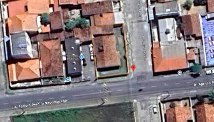 Casa com terreno grande à venda com 3 quartos, sendo 1 suíte no bairro Jardim Paulistano em Campina Grande