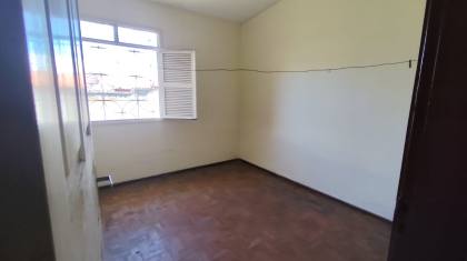 Casa com terreno grande à venda com 3 quartos, sendo 1 suíte no bairro Jardim Paulistano em Campina Grande