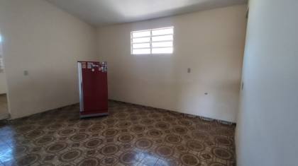 Casa com terreno grande à venda com 3 quartos, sendo 1 suíte no bairro Jardim Paulistano em Campina Grande