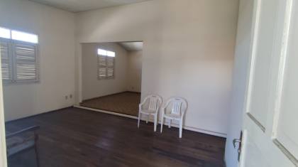 Casa com terreno grande à venda com 3 quartos, sendo 1 suíte no bairro Jardim Paulistano em Campina Grande