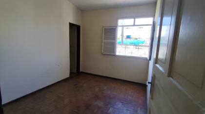 Casa com terreno grande à venda com 3 quartos, sendo 1 suíte no bairro Jardim Paulistano em Campina Grande