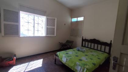 Casa com terreno grande à venda com 3 quartos, sendo 1 suíte no bairro Jardim Paulistano em Campina Grande