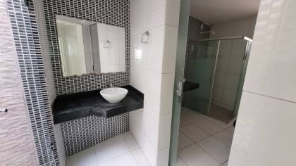 Casa à venda com 03 quartos, sendo 01 suíte no bairro Monte Castelo em Campina Grande