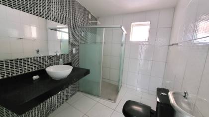 Casa à venda com 03 quartos, sendo 01 suíte no bairro Monte Castelo em Campina Grande