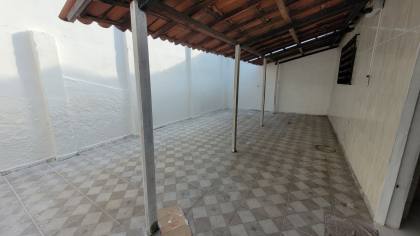 Casa à venda com 03 quartos, sendo 01 suíte no bairro Monte Castelo em Campina Grande