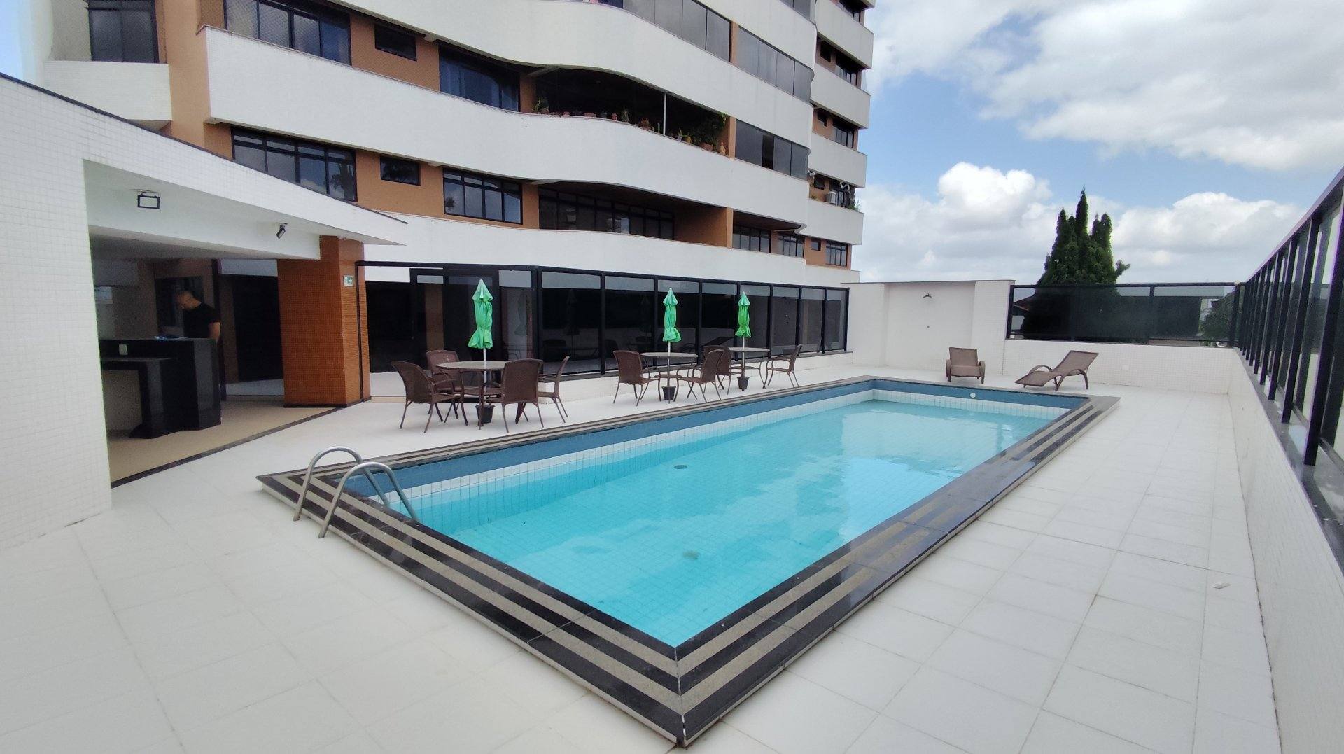 Apartamento  à venda com 3 quartos, sendo 2 suítes no bairro Jardim Tavares em Campina Grande