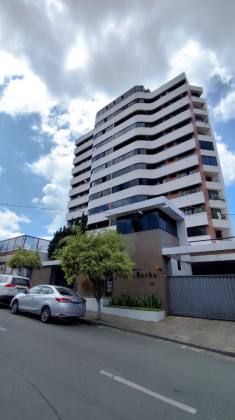 Apartamento  à venda com 3 quartos, sendo 2 suítes no bairro Jardim Tavares em Campina Grande