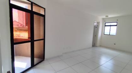 Apartamento  à venda com 3 quartos, sendo 2 suítes no bairro Jardim Tavares em Campina Grande