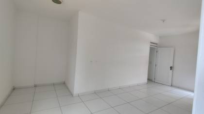 Apartamento  à venda com 3 quartos, sendo 2 suítes no bairro Jardim Tavares em Campina Grande