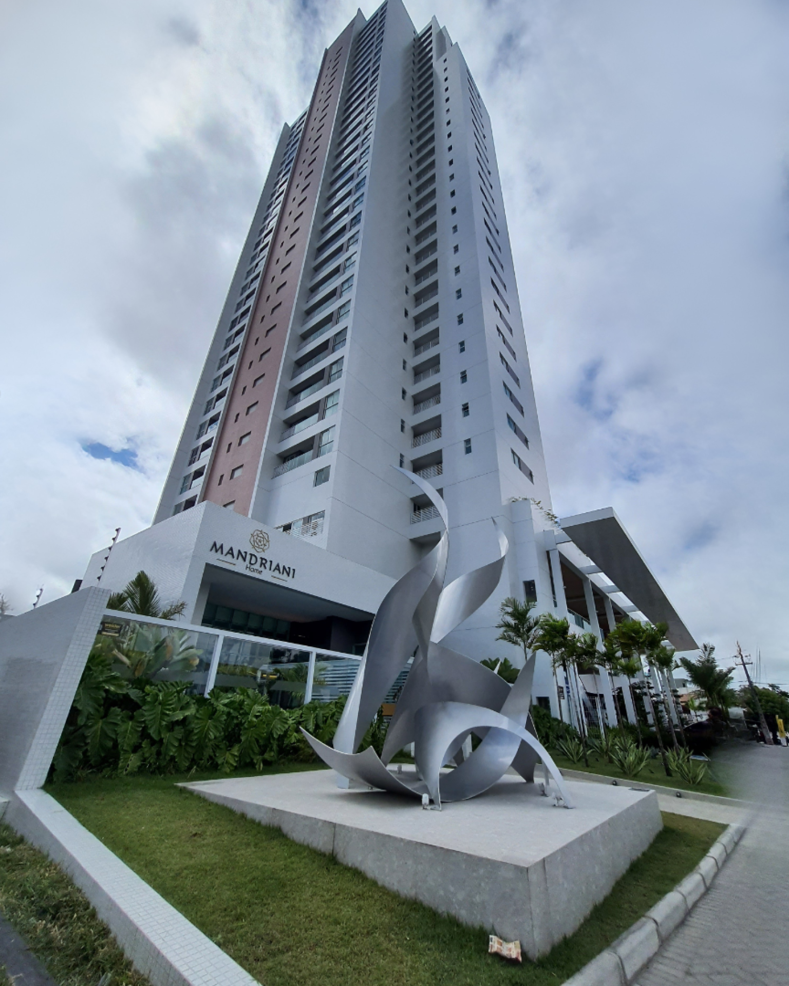 Apartamento à venda com 3 quartos, sendo 2 suítes no bairro José Pinheiro em Campina Grande