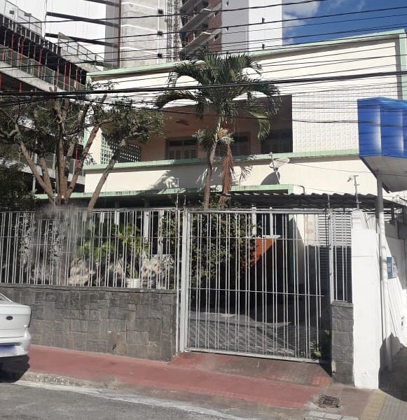 Casa disponível para venda ou locação, no Centro de Campina Grande