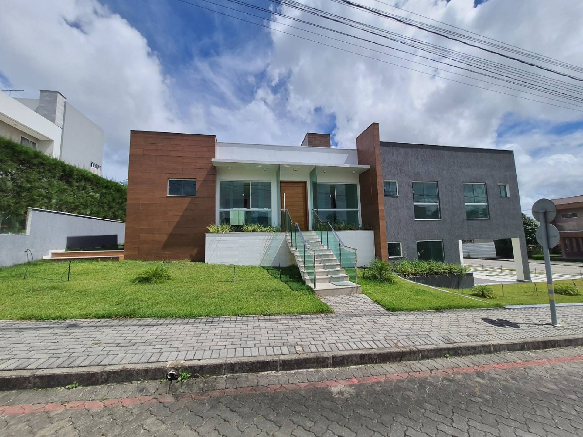 Casa de Condomínio Para Vender com 5 quartos 5 suítes no bairro Condomínio Atmosphera Eco Residence em Lagoa Seca