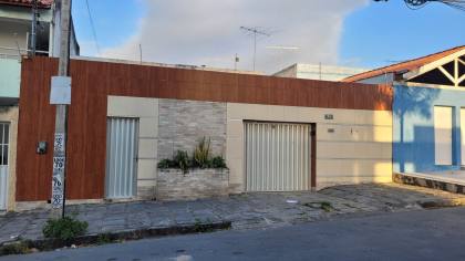 Casa com à venda com 4 quartos, sendo 2 suítes, em Campina Grande