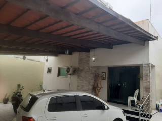 Casa com à venda com 4 quartos, sendo 2 suítes, em Campina Grande