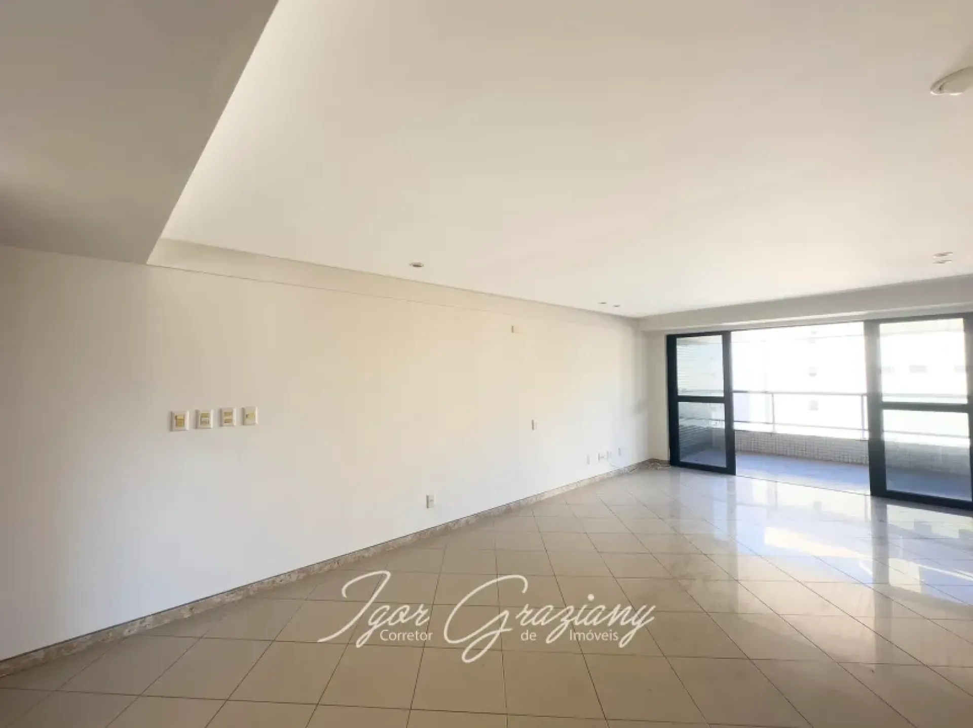 Apartamento com 4 Quartos e 6 banheiros à Venda, 196 m² por R$ 798.900 - MANAÍRA