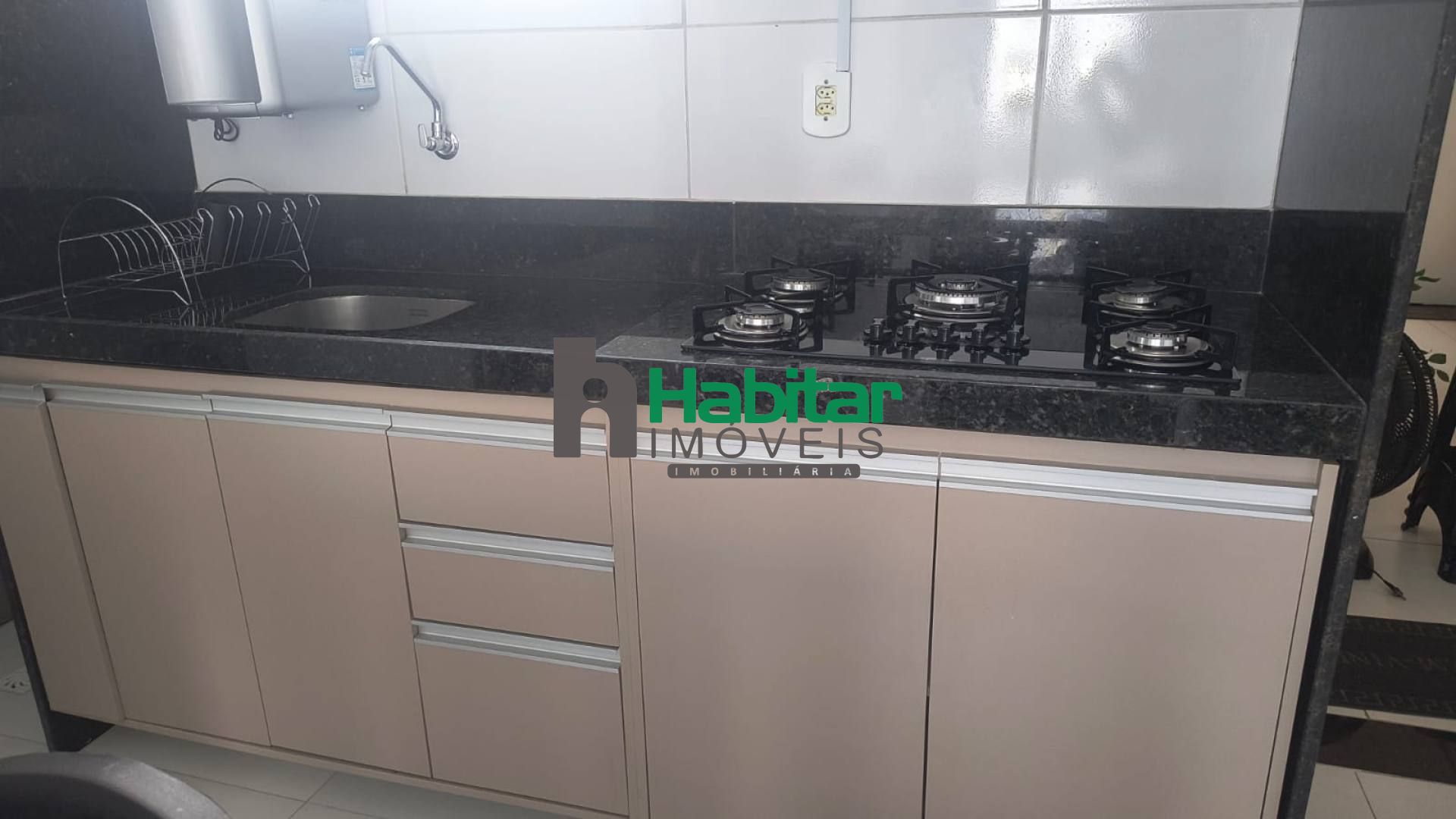 APARTAMENTO MOBILIADO PARA ALUGAR COM EXCELENTE LOCALIZAÇÃO