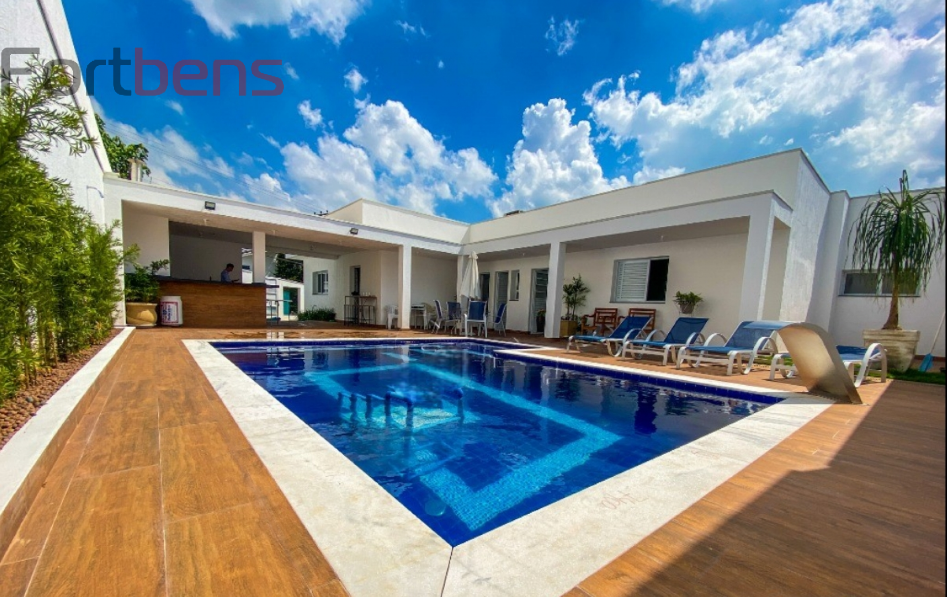 Casa de Condomínio Para Vender com 5 quartos 4 suítes no bairro Nova Caieiras em Caieiras