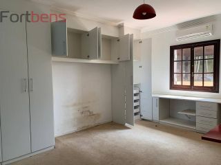 Casa de Condomínio Para Vender com 5 quartos 2 suítes no bairro Alpes de Caieiras em Caieiras