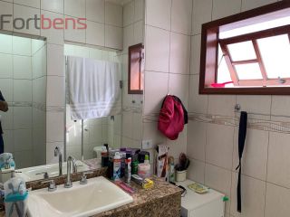 Sobrado Para Vender com 4 quartos 1 suítes no bairro Nova Caieiras em Caieiras