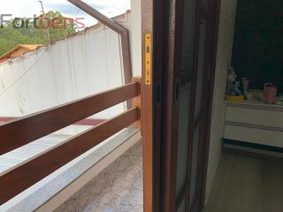 Sobrado Para Vender com 4 quartos 1 suítes no bairro Nova Caieiras em Caieiras