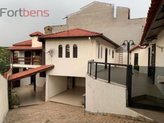 Casa Para Vender com 4 quartos 1 suítes no bairro Região Central em Caieiras