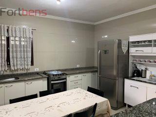 Casa Para Vender com 4 quartos 1 suítes no bairro Região Central em Caieiras
