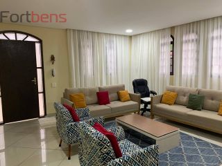 Casa Para Vender com 4 quartos 1 suítes no bairro Região Central em Caieiras