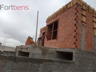 Sobrado Para Vender com 3 quartos 1 suítes no bairro Laranjeiras em Caieiras