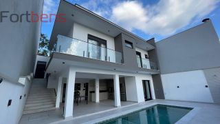 Casa de Condomínio Para Vender com 4 quartos 3 suítes no bairro Nova Caieiras em Caieiras