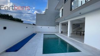 Casa de Condomínio Para Vender com 4 quartos 3 suítes no bairro Nova Caieiras em Caieiras